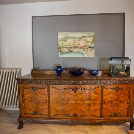 Villa Hillock: Traditional Luxury With Garden For Gatherings Thessaloniki