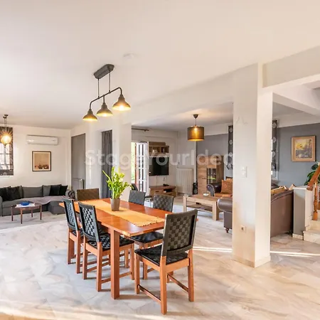 Hillock: Traditional Luxury With Garden For Gatherings Thessaloniki