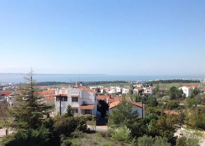 τraditional Fully Detached On A Luxurious Hillock Of With Its Own Garden Also For Family&wedding Gatherings For 10 To 25 People Only 15 Minutes From Airport *