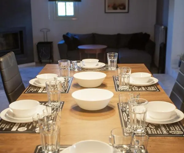 Villa τraditional Fully Detached On A Luxurious Hillock Of With Its Own Garden Also For Family & Wedding Gatherings For 10 To 25 People Only 15 Minutes From Airport