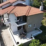 τraditional Fully Detached On A Luxurious Hillock Of With Its Own Garden Also For Family & Wedding Gatherings For 10 To 25 People Only 15 Minutes From Airport * Salonic