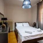 Vilă τraditional Fully Detached On A Luxurious Hillock Of With Its Own Garden Also For Family & Wedding Gatherings For 10 To 25 People Only 15 Minutes From Airport *
