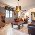 τraditional Fully Detached On A Luxurious Hillock Of With Its Own Garden Also For Family & Wedding Gatherings For 10 To 25 People Only 15 Minutes From Airport