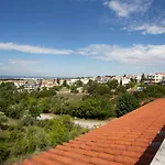τraditional Fully Detached On A Luxurious Hillock Of With Its Own Garden Also For Family & Wedding Gatherings For 10 To 25 People Only 15 Minutes From Airport *