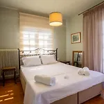 τraditional Fully Detached On A Luxurious Hillock Of With Its Own Garden Also For Family & Wedding Gatherings For 10 To 25 People Only 15 Minutes From Airport * Salonic