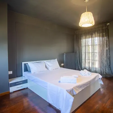 τraditional Fully Detached On A Luxurious Hillock Of With Its Own Garden Also For Family & Wedding Gatherings For 10 To 25 People Only 15 Minutes From Airport Szaloniki