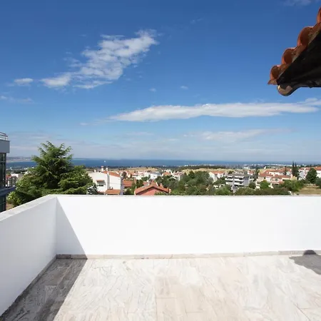 τraditional Fully Detached On A Luxurious Hillock Of With Its Own Garden Also For Family & Wedding Gatherings For 10 To 25 People Only 15 Minutes From Airport Szaloniki