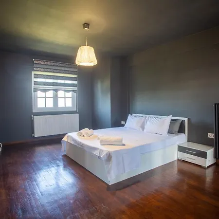 τraditional Fully Detached On A Luxurious Hillock Of With Its Own Garden Also For Family & Wedding Gatherings For 10 To 25 People Only 15 Minutes From Airport Szaloniki