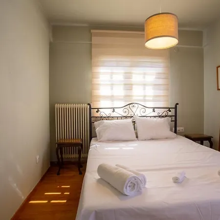 Villa τraditional Fully Detached On A Luxurious Hillock Of With Its Own Garden Also For Family & Wedding Gatherings For 10 To 25 People Only 15 Minutes From Airport