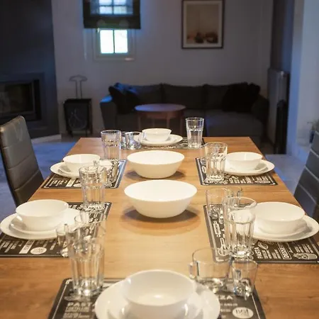 Villa τraditional Fully Detached On A Luxurious Hillock Of With Its Own Garden Also For Family & Wedding Gatherings For 10 To 25 People Only 15 Minutes From Airport