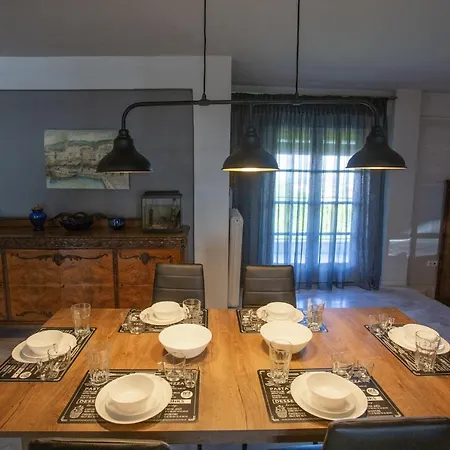 Villa τraditional Fully Detached On A Luxurious Hillock Of With Its Own Garden Also For Family & Wedding Gatherings For 10 To 25 People Only 15 Minutes From Airport *