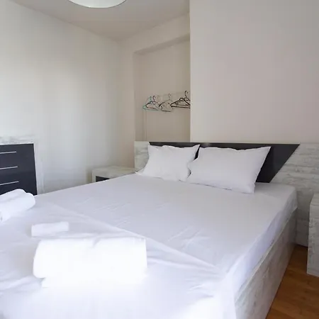 τraditional Fully Detached On A Luxurious Hillock Of With Its Own Garden Also For Family & Wedding Gatherings For 10 To 25 People Only 15 Minutes From Airport וילה *