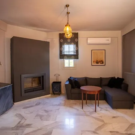 Villa τraditional Fully Detached On A Luxurious Hillock Of With Its Own Garden Also For Family & Wedding Gatherings For 10 To 25 People Only 15 Minutes From Airport *