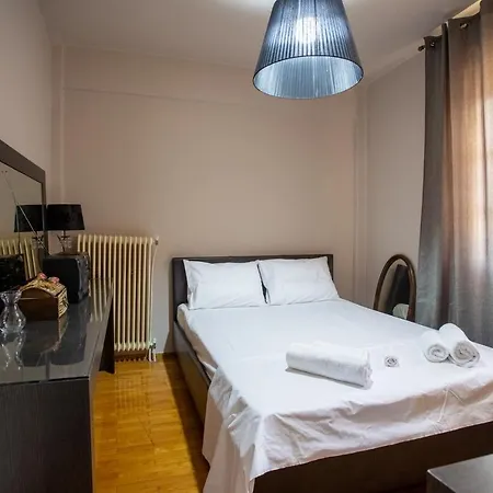 Villa τraditional Fully Detached On A Luxurious Hillock Of With Its Own Garden Also For Family & Wedding Gatherings For 10 To 25 People Only 15 Minutes From Airport *