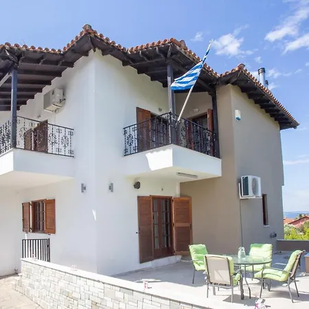 Villa τraditional Fully Detached On A Luxurious Hillock Of With Its Own Garden Also For Family & Wedding Gatherings For 10 To 25 People Only 15 Minutes From Airport