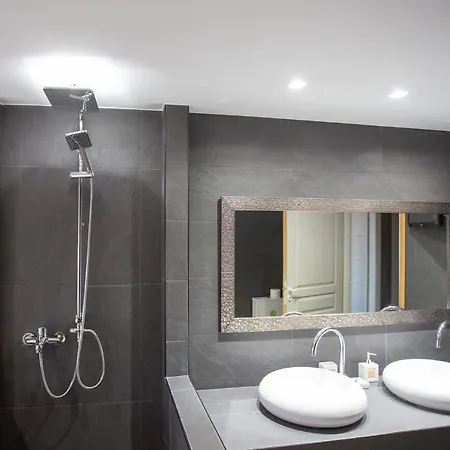 빌라 τraditional Fully Detached On A Luxurious Hillock Of With Its Own Garden Also For Family & Wedding Gatherings For 10 To 25 People Only 15 Minutes From Airport *