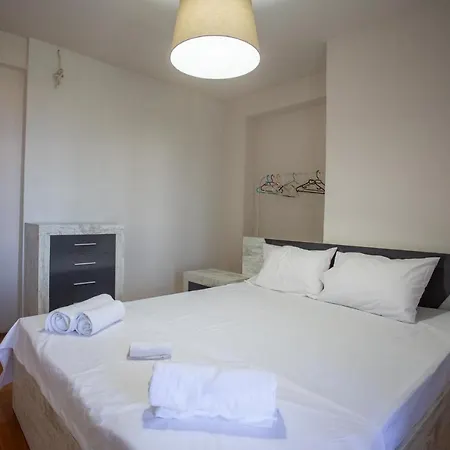 빌라 τraditional Fully Detached On A Luxurious Hillock Of With Its Own Garden Also For Family & Wedding Gatherings For 10 To 25 People Only 15 Minutes From Airport