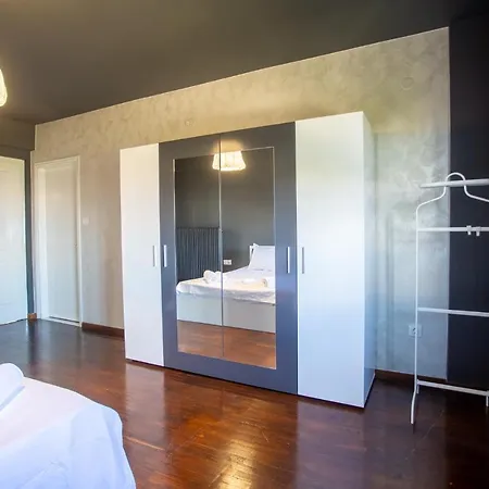 τraditional Fully Detached On A Luxurious Hillock Of With Its Own Garden Also For Family & Wedding Gatherings For 10 To 25 People Only 15 Minutes From Airport *