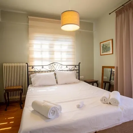 Villa τraditional Fully Detached On A Luxurious Hillock Of With Its Own Garden Also For Family & Wedding Gatherings For 10 To 25 People Only 15 Minutes From Airport Szaloniki