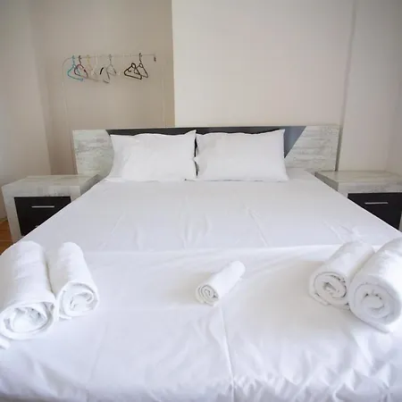 τraditional Fully Detached On A Luxurious Hillock Of With Its Own Garden Also For Family & Wedding Gatherings For 10 To 25 People Only 15 Minutes From Airport וילה