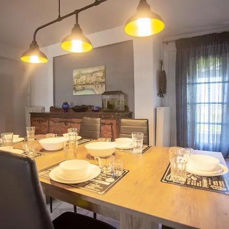 τraditional Fully Detached On A Luxurious Hillock Of With Its Own Garden Also For Family & Wedding Gatherings For 10 To 25 People Only 15 Minutes From Airport 빌라 테살로니키