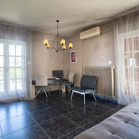 τraditional Fully Detached On A Luxurious Hillock Of With Its Own Garden Also For Family & Wedding Gatherings For 10 To 25 People Only 15 Minutes From Airport