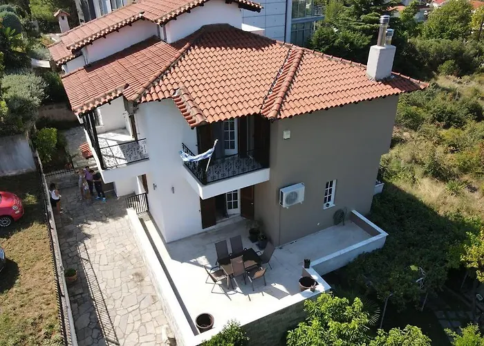τraditional Fully Detached On A Luxurious Hillock Of With Its Own Garden Also For Family & Wedding Gatherings For 10 To 25 People Only 15 Minutes From Airport * Salonic