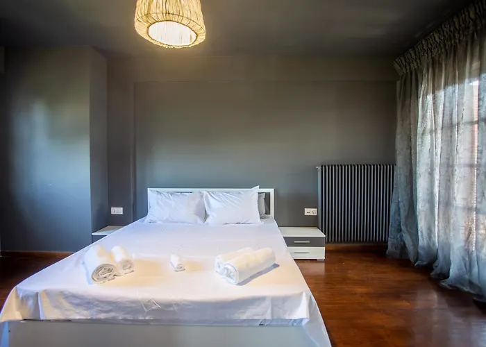 τraditional Fully Detached On A Luxurious Hillock Of With Its Own Garden Also For Family & Wedding Gatherings For 10 To 25 People Only 15 Minutes From Airport Salonic