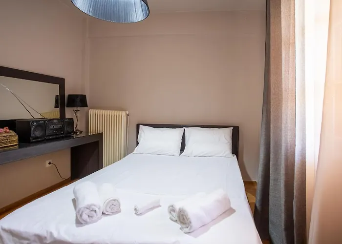 τraditional Fully Detached On A Luxurious Hillock Of With Its Own Garden Also For Family & Wedding Gatherings For 10 To 25 People Only 15 Minutes From Airport Vilă