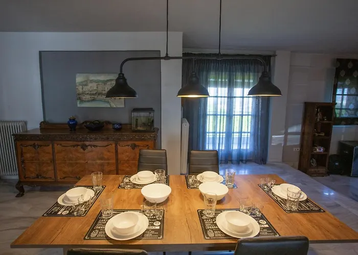Vilă τraditional Fully Detached On A Luxurious Hillock Of With Its Own Garden Also For Family & Wedding Gatherings For 10 To 25 People Only 15 Minutes From Airport *