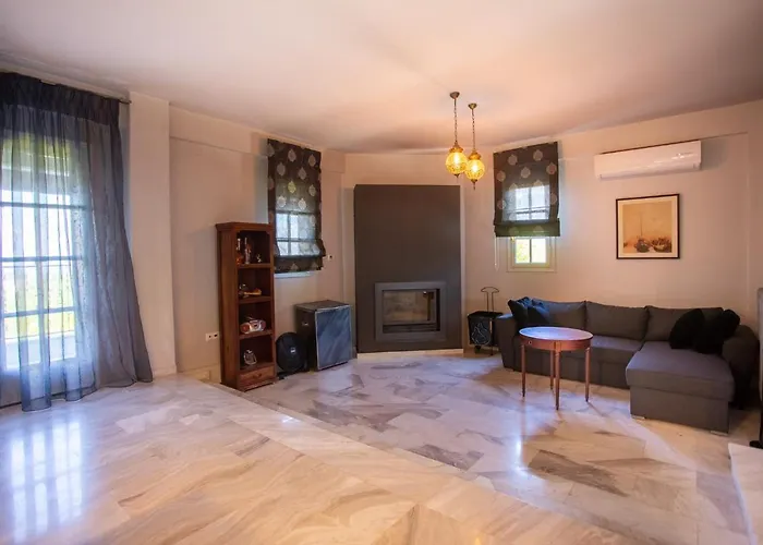 Vilă τraditional Fully Detached On A Luxurious Hillock Of With Its Own Garden Also For Family & Wedding Gatherings For 10 To 25 People Only 15 Minutes From Airport
