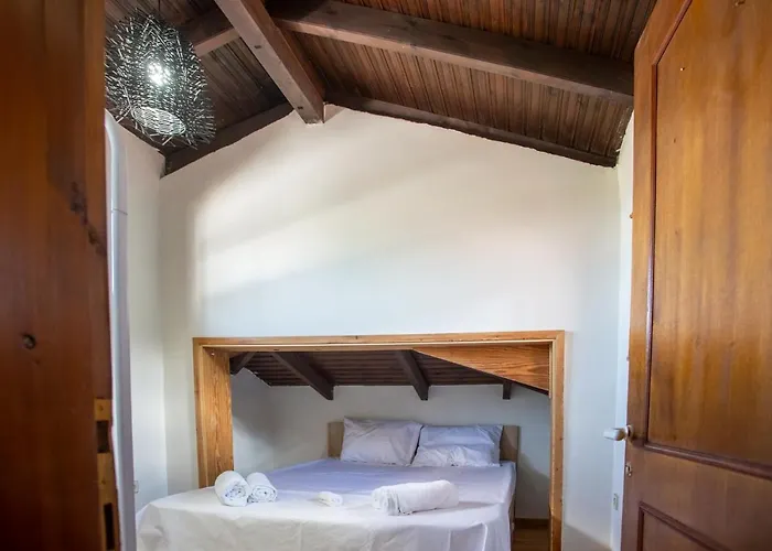 τraditional Fully Detached On A Luxurious Hillock Of With Its Own Garden Also For Family & Wedding Gatherings For 10 To 25 People Only 15 Minutes From Airport Vilă Salonic