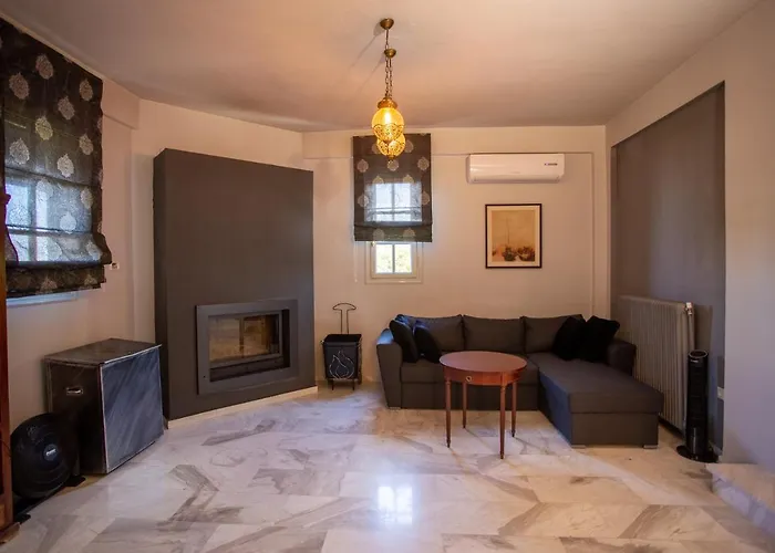 Vilă τraditional Fully Detached On A Luxurious Hillock Of With Its Own Garden Also For Family & Wedding Gatherings For 10 To 25 People Only 15 Minutes From Airport *