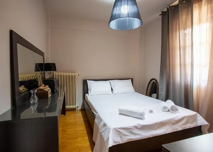 Vilă τraditional Fully Detached On A Luxurious Hillock Of With Its Own Garden Also For Family & Wedding Gatherings For 10 To 25 People Only 15 Minutes From Airport *