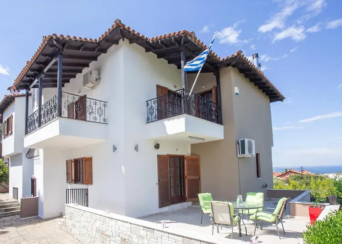 Vilă τraditional Fully Detached On A Luxurious Hillock Of With Its Own Garden Also For Family & Wedding Gatherings For 10 To 25 People Only 15 Minutes From Airport