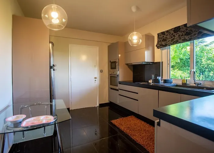 Vilă τraditional Fully Detached On A Luxurious Hillock Of With Its Own Garden Also For Family & Wedding Gatherings For 10 To 25 People Only 15 Minutes From Airport
