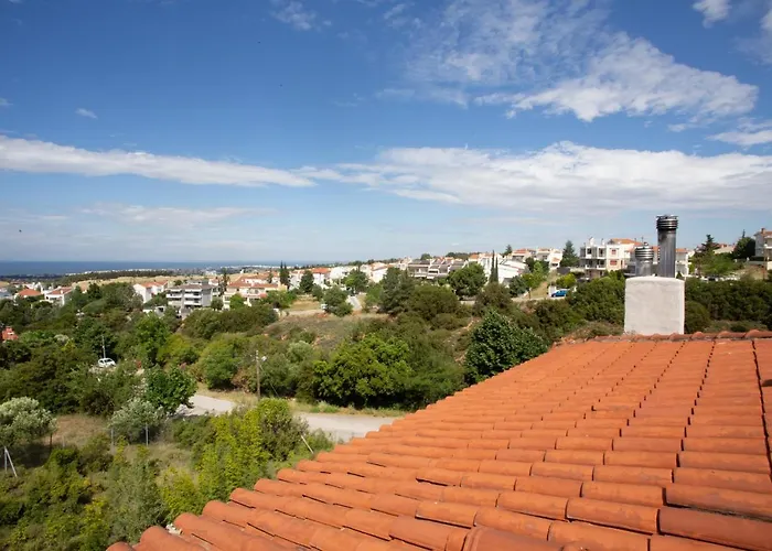 Vilă τraditional Fully Detached On A Luxurious Hillock Of With Its Own Garden Also For Family & Wedding Gatherings For 10 To 25 People Only 15 Minutes From Airport
