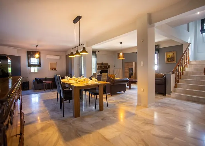 τraditional Fully Detached On A Luxurious Hillock Of With Its Own Garden Also For Family & Wedding Gatherings For 10 To 25 People Only 15 Minutes From Airport Vilă