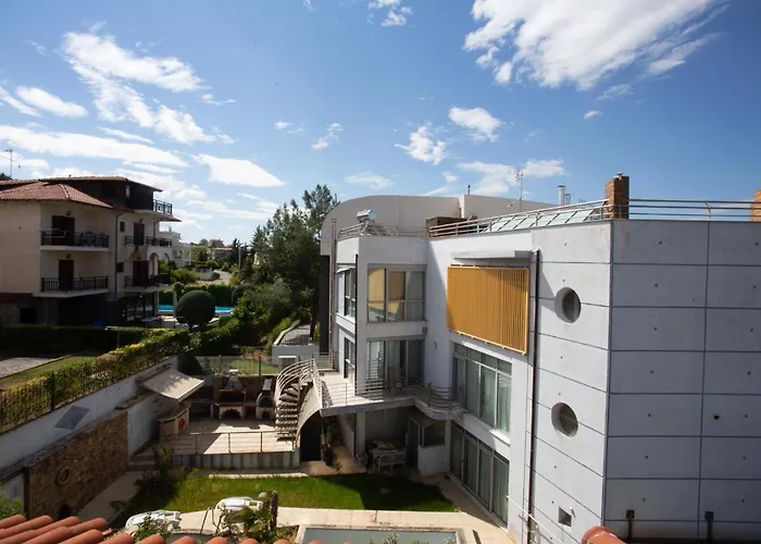 τraditional Fully Detached On A Luxurious Hillock Of With Its Own Garden Also For Family & Wedding Gatherings For 10 To 25 People Only 15 Minutes From Airport