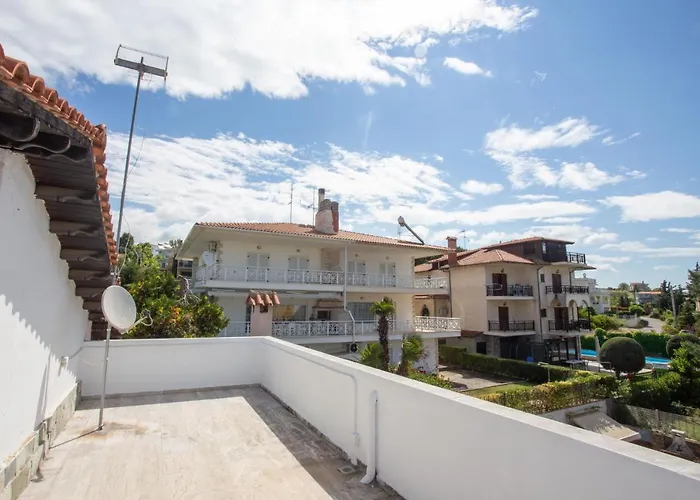 τraditional Fully Detached On A Luxurious Hillock Of With Its Own Garden Also For Family & Wedding Gatherings For 10 To 25 People Only 15 Minutes From Airport