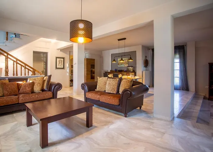 Vilă τraditional Fully Detached On A Luxurious Hillock Of With Its Own Garden Also For Family & Wedding Gatherings For 10 To 25 People Only 15 Minutes From Airport *