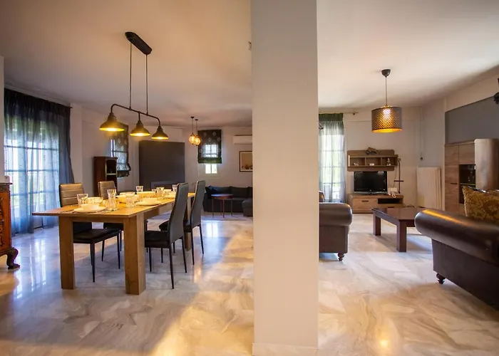 τraditional Fully Detached On A Luxurious Hillock Of With Its Own Garden Also For Family & Wedding Gatherings For 10 To 25 People Only 15 Minutes From Airport *