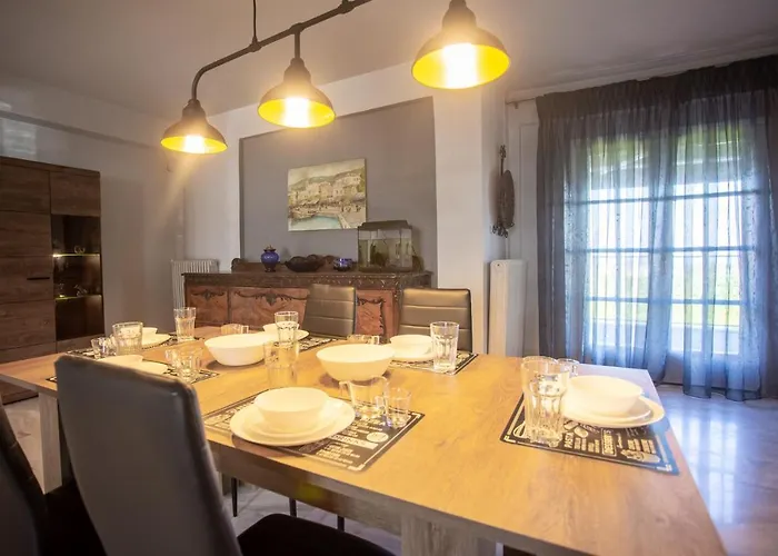 τraditional Fully Detached On A Luxurious Hillock Of With Its Own Garden Also For Family & Wedding Gatherings For 10 To 25 People Only 15 Minutes From Airport Vilă Salonic