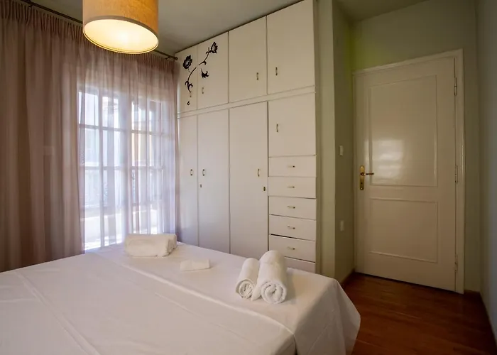 τraditional Fully Detached On A Luxurious Hillock Of With Its Own Garden Also For Family & Wedding Gatherings For 10 To 25 People Only 15 Minutes From Airport Salonic