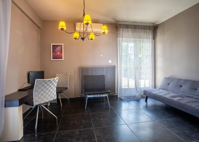 Vilă τraditional Fully Detached On A Luxurious Hillock Of With Its Own Garden Also For Family & Wedding Gatherings For 10 To 25 People Only 15 Minutes From Airport *