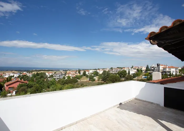 τraditional Fully Detached On A Luxurious Hillock Of With Its Own Garden Also For Family & Wedding Gatherings For 10 To 25 People Only 15 Minutes From Airport *
