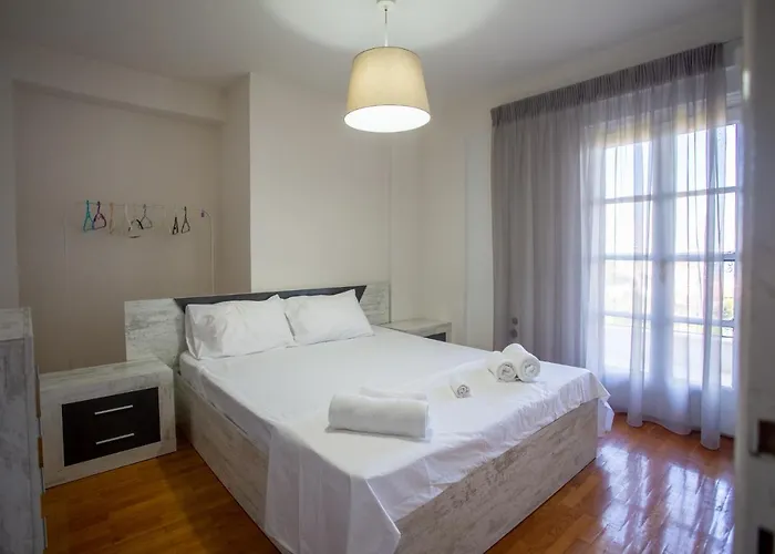 τraditional Fully Detached On A Luxurious Hillock Of With Its Own Garden Also For Family & Wedding Gatherings For 10 To 25 People Only 15 Minutes From Airport Vilă Salonic