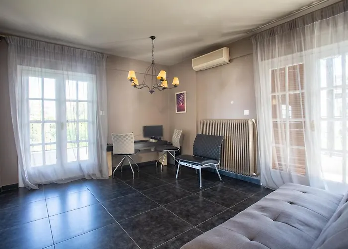 τraditional Fully Detached On A Luxurious Hillock Of With Its Own Garden Also For Family & Wedding Gatherings For 10 To 25 People Only 15 Minutes From Airport