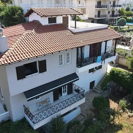 Villa τraditional Fully Detached On A Luxurious Hillock Of With Its Own Garden Also For Family & Wedding Gatherings For 10 To 25 People Only 15 Minutes From Airport Salonicco