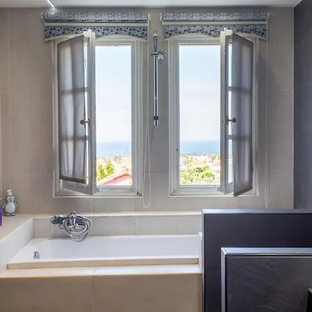 τraditional Fully Detached On A Luxurious Hillock Of With Its Own Garden Also For Family & Wedding Gatherings For 10 To 25 People Only 15 Minutes From Airport Villa